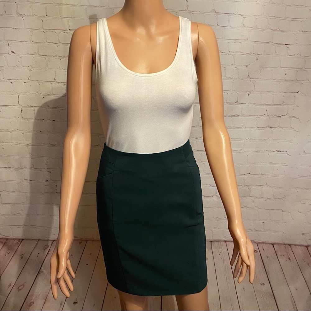 H & M forest green beautiful pencil skirt size 4